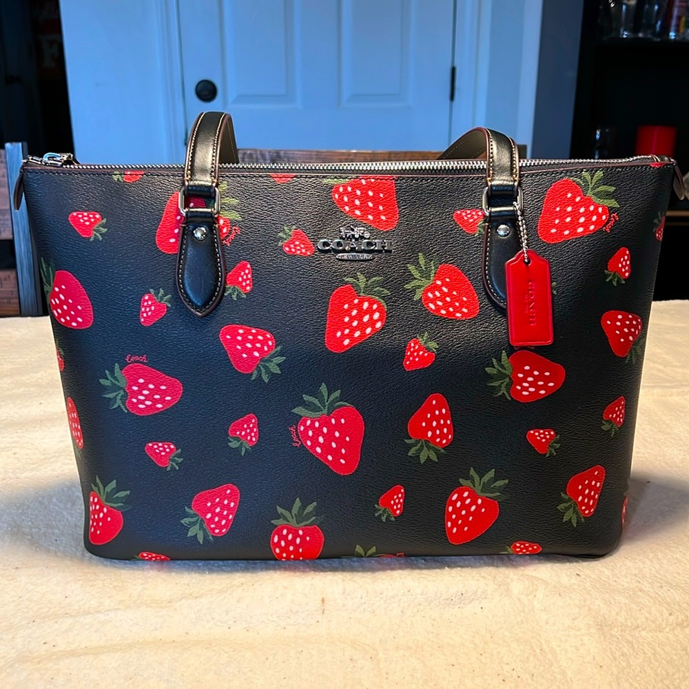 Coach Strawberry Gallery Tote 🍓